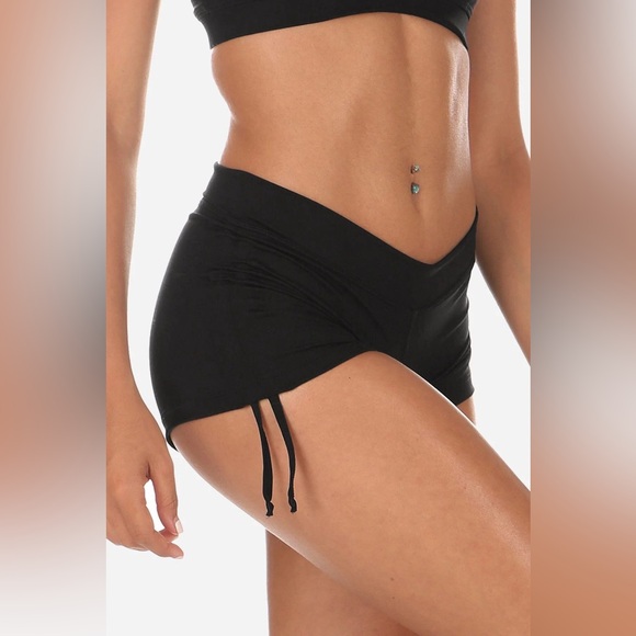 Mika Yoga Wear Lucia Short Black size L - Picture 2 of 11